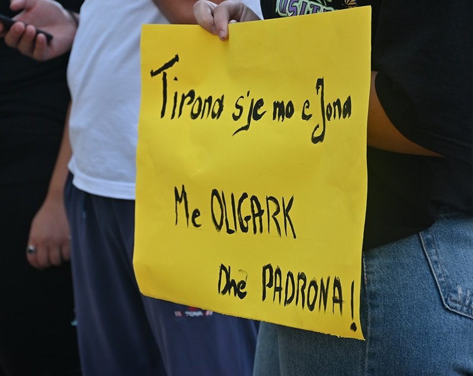 Protestë e qytetarëve dhe Lëvizjes Bashkë kundër ndërtimit të kullës në parkun e Operës