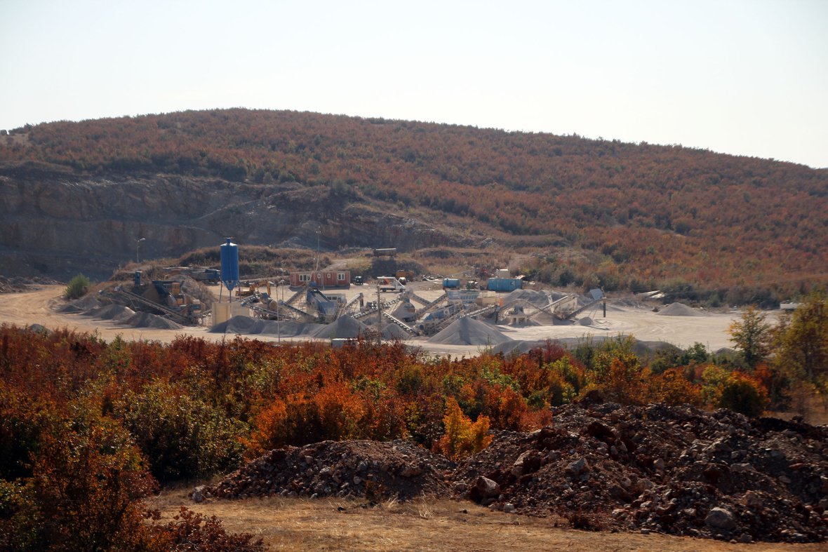 Pasojat në mjedis nga nxjerrja e zhavorrit dhe gurëve