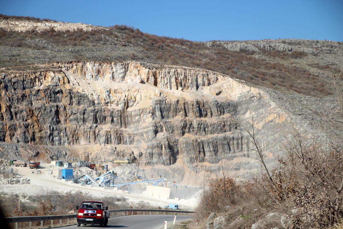 Pasojat në mjedis nga nxjerrja e zhavorrit dhe gurëve