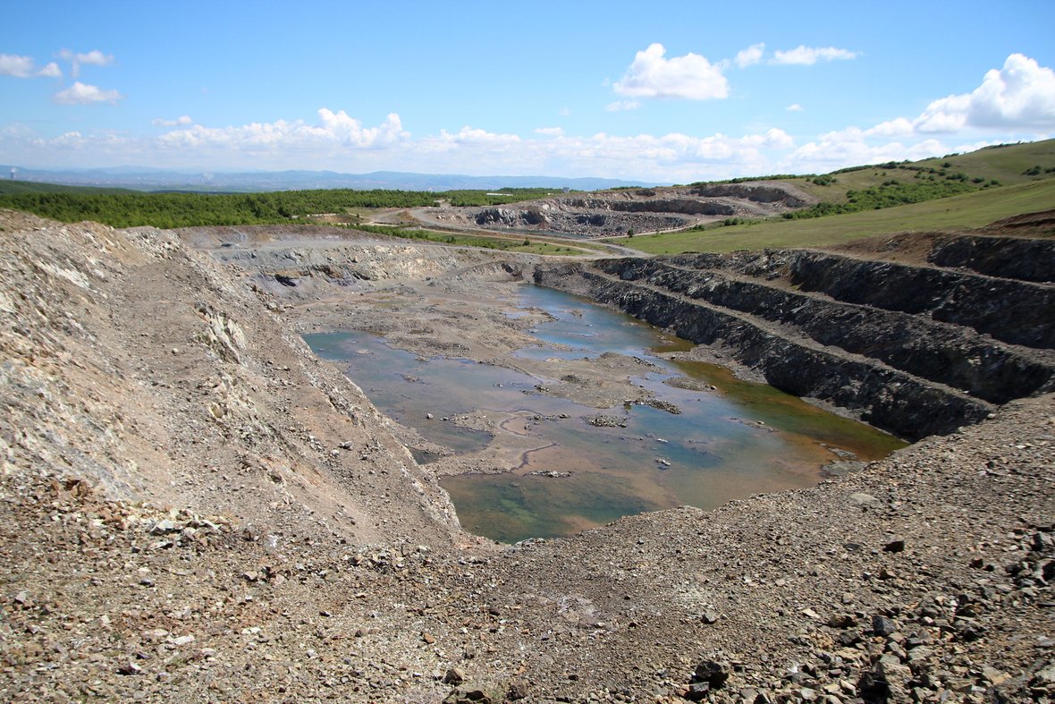 Pasojat në mjedis nga nxjerrja e zhavorrit dhe gurëve